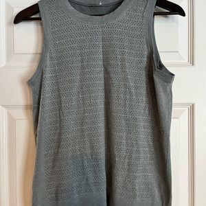 Swiftly grey lululemon tank top, excellent condition size 8